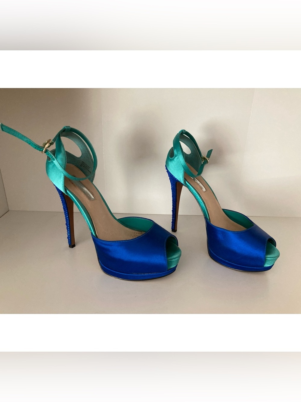 H by Halston blue & turquoise rhinestone heels size 8